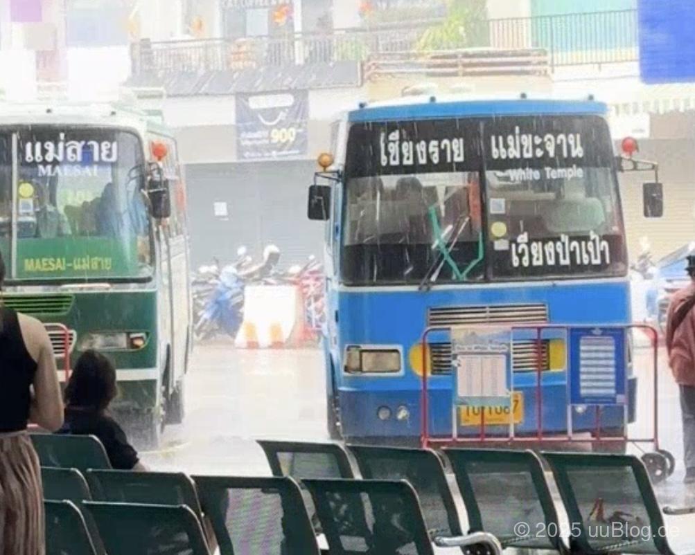 Ein Bus in Thailand - Man kann auch mit dem von Bangkok nach Chiang Mai fahren.