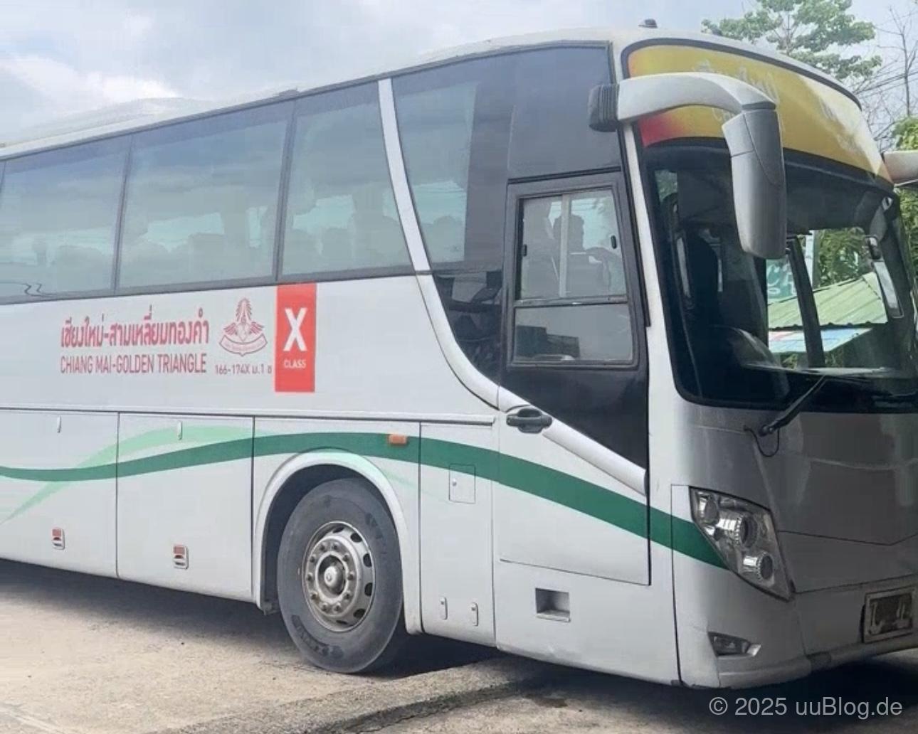 Ein VIP-Bus in Thailand - Man kann auch mit dem von Bangkok nach Chiang Mai fahren.