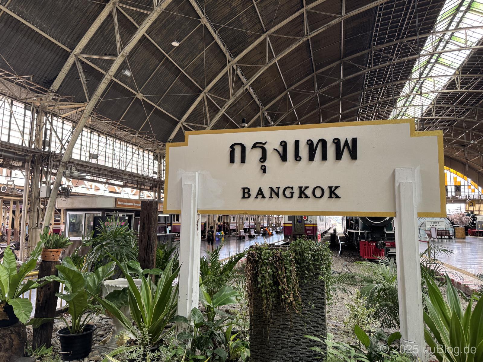 Mit Bus-, Bahn-, Fähre- oder Flugzeug von Surat Thani nach Bangkok - es gibt viele Optionen